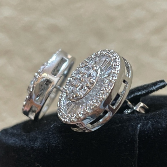 925 Sterling Silver Baguette Diamond Flower Circle‎ Wheel Elegant Earrings - Picture 7 of 9